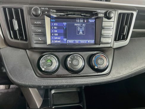 Used 2018 Toyota RAV4 LE FWD image 22