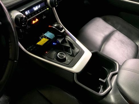 Used 2023 Toyota RAV4 XLE Premium image 17