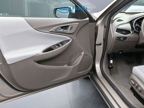 Used 2024 Chevrolet Malibu LT image 17