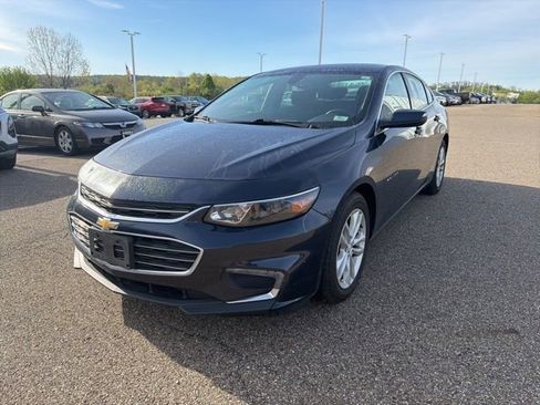 Used 2017 Chevrolet Malibu LT FWD image 1