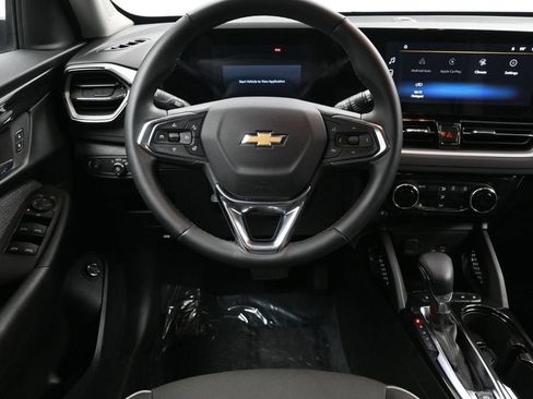 Used 2025 Chevrolet TrailBlazer LT w/ Convenience Package FWD image 23