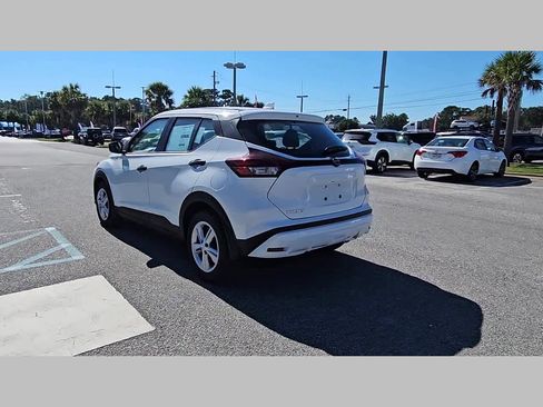 New 2025 Nissan Kicks Play S image 28