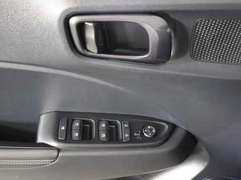 Used 2022 Hyundai Venue Limited FWD image 32