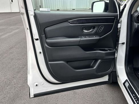 Used 2025 Honda Pilot Elite image 6