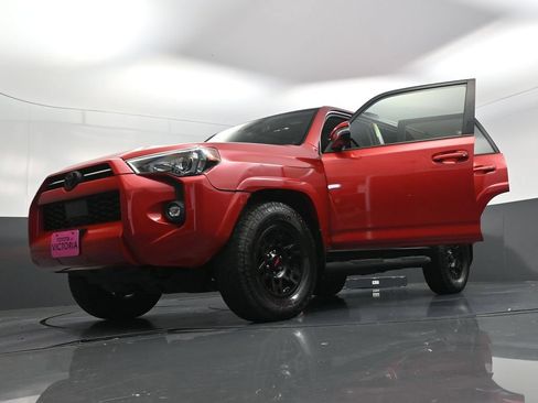 Used 2022 Toyota 4Runner SR5 Premium RWD image 28