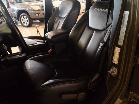 Used 2015 Jeep Wrangler Unlimited Sahara w/ Dual Top Group AWD/4WD image 55