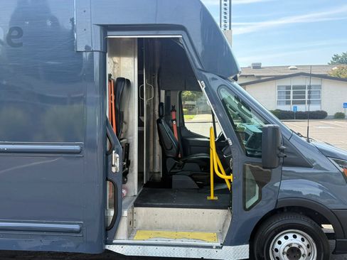 Used 2022 Ford Transit 350 DRW RWD image 20