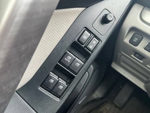 Used 2016 Subaru Forester 2.5i Touring w/ Eyesight & Navigation System AWD/4WD image 19