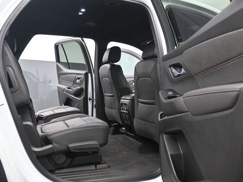 Used 2023 Chevrolet Traverse RS image 19