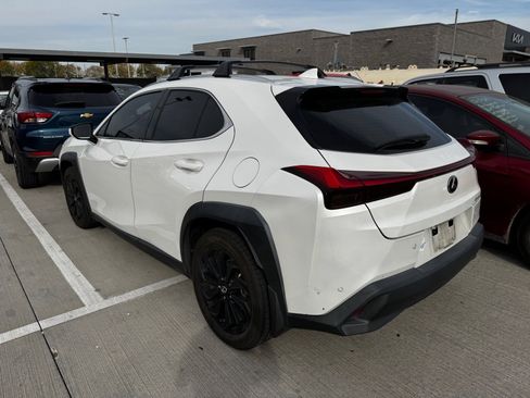 Used 2022 Lexus UX 200 image 3