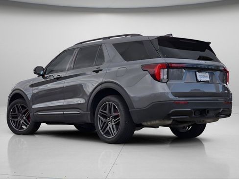 Used 2025 Ford Explorer ST-Line w/ ST-Line Street Pack image 6