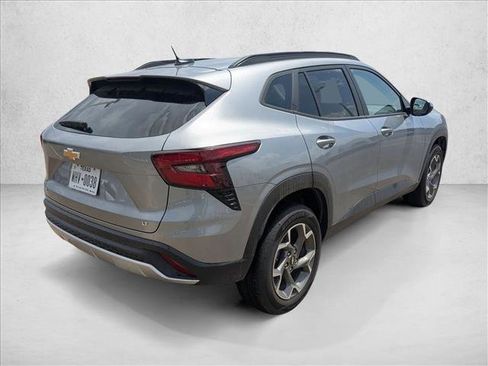 Used 2025 Chevrolet Trax LT image 5