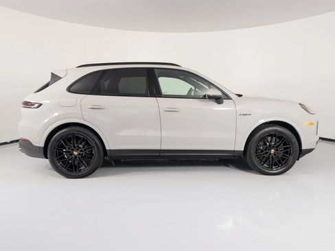 Certified 2026 Porsche Cayenne E-Hybrid AWD/4WD image 12