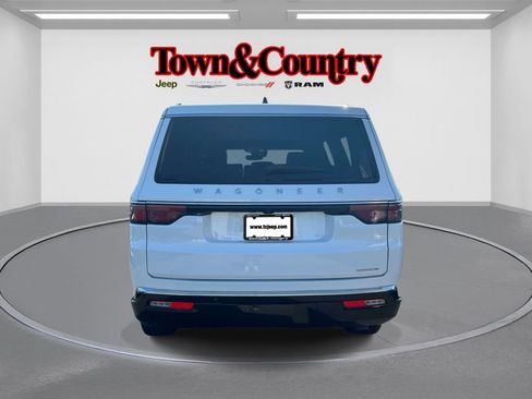 Certified 2024 Jeep Wagoneer L Series II w/ Flexible Seating Group AWD/4WD image 8