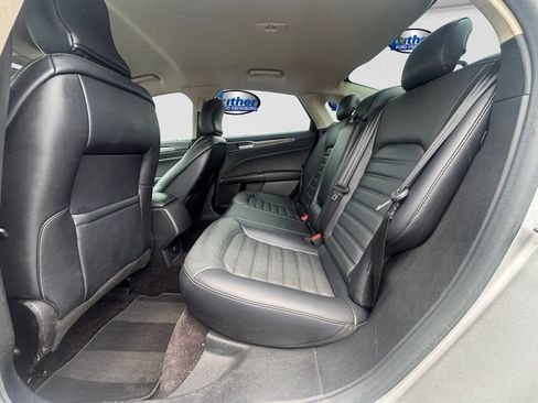 Used 2017 Ford Fusion SE FWD image 11