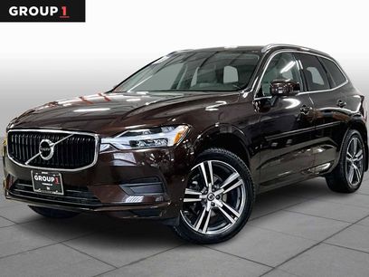 Used 2018 Volvo XC60 T5 Momentum w/ Vision Package