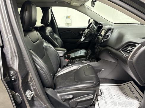 Used 2020 Jeep Cherokee Latitude Plus image 21