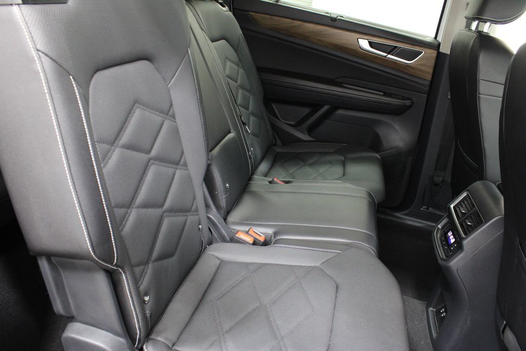 Used 2025 Volkswagen Atlas SE AWD/4WD image 20