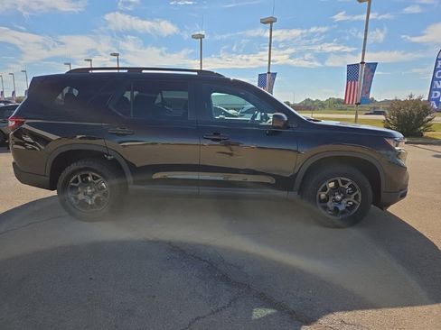 New 2025 Honda Pilot TrailSport image 4