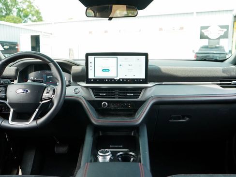 Used 2025 Ford Explorer ST-Line w/ ST-Line Street Pack AWD/4WD image 10