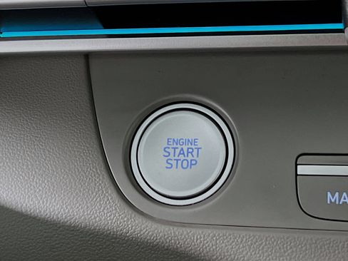 Used 2024 Hyundai Elantra Blue FWD image 23