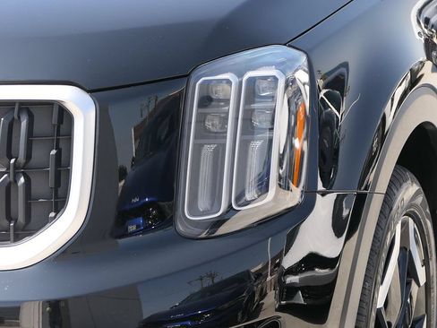 Used 2024 Kia Telluride EX w/ EX Captain's Chair Package FWD image 9