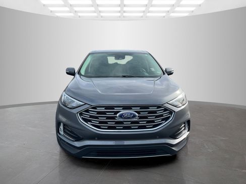 Used 2022 Ford Edge Titanium image 2