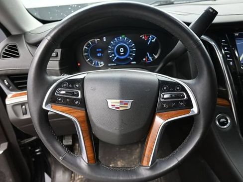 Used 2017 Cadillac Escalade Luxury AWD/4WD image 23