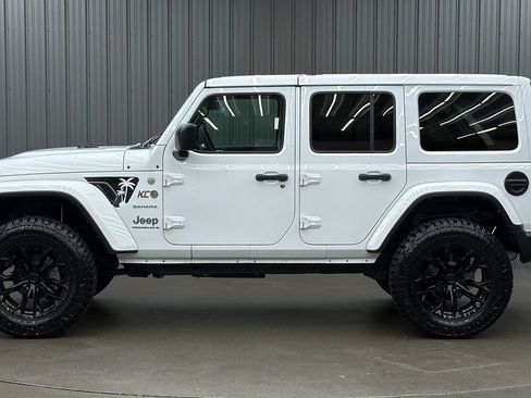 Used 2024 Jeep Wrangler Unlimited Sahara w/ Technology Group AWD/4WD image 2