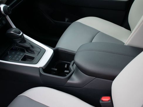 Used 2025 Toyota RAV4 XLE Premium image 22