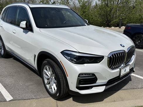 Used 2019 BMW X5 xDrive40i w/ Premium Package 2 AWD/4WD image 2