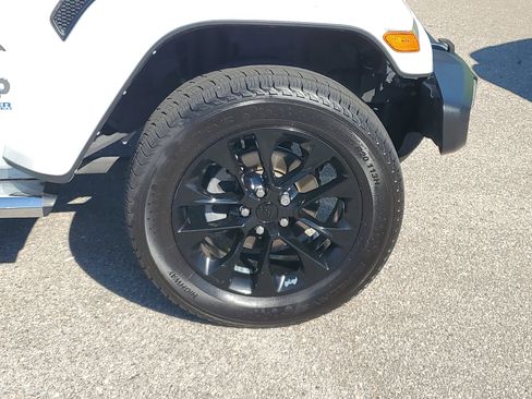 Used 2021 Jeep Wrangler Unlimited Sahara w/ Safety Group image 9