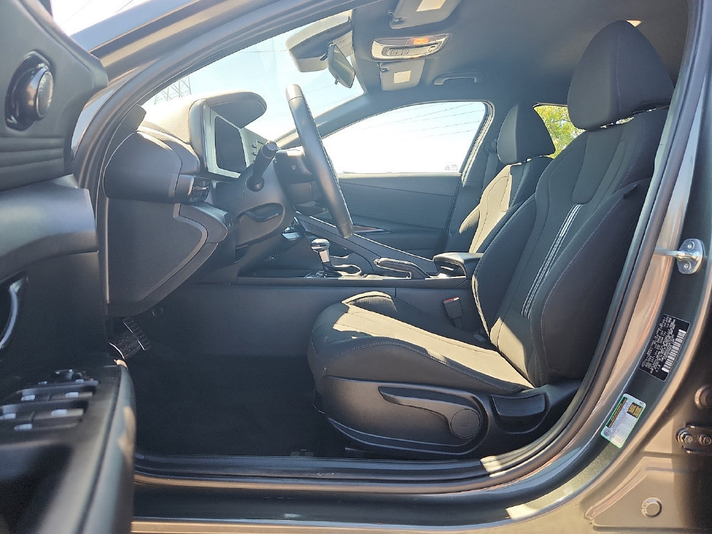 Used 2025 Hyundai Elantra Sport FWD image 8