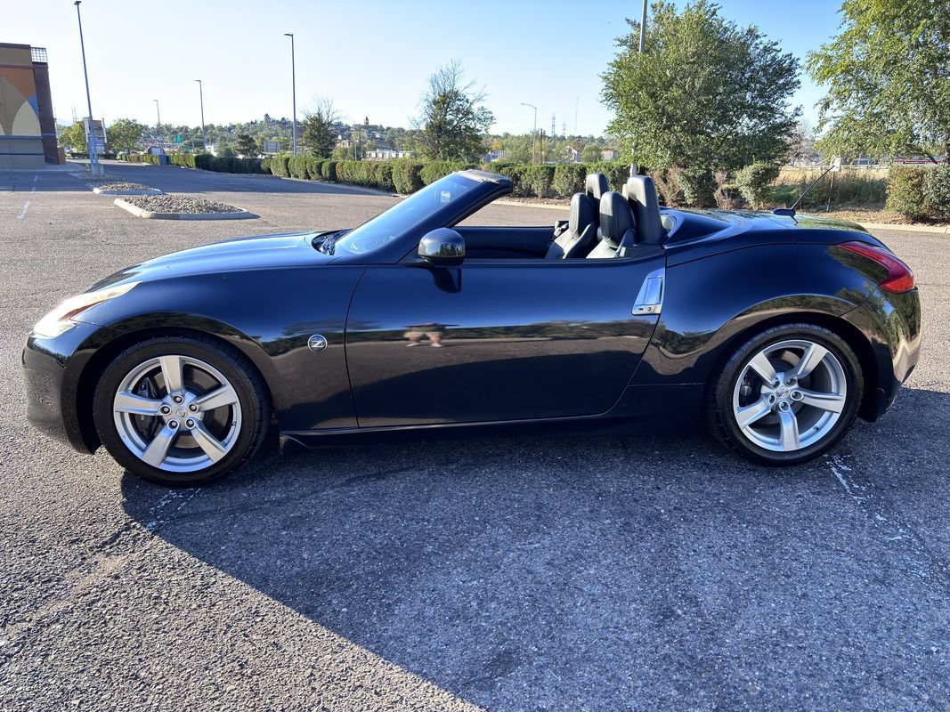 Used 2011 Nissan 370Z Touring w/ Sport Pkg RWD image 7
