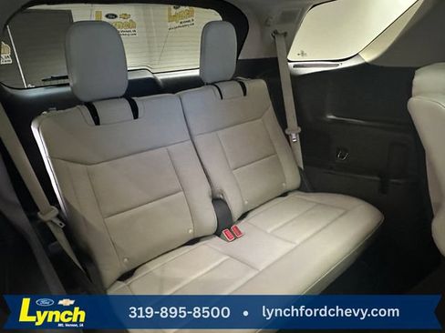 Used 2020 Ford Explorer Platinum w/ Premium Technology Package AWD/4WD image 24