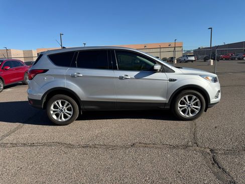 Used 2019 Ford Escape SE image 4