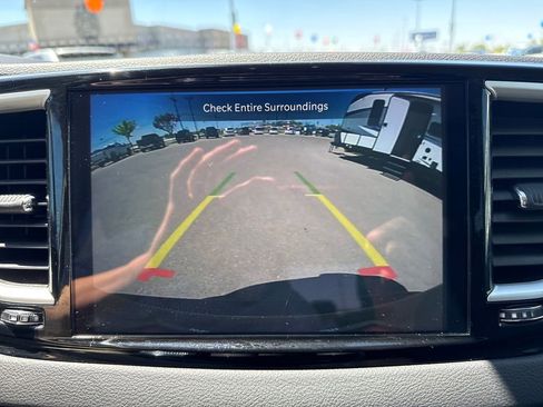 Used 2024 Chrysler Pacifica Touring-L FWD image 43
