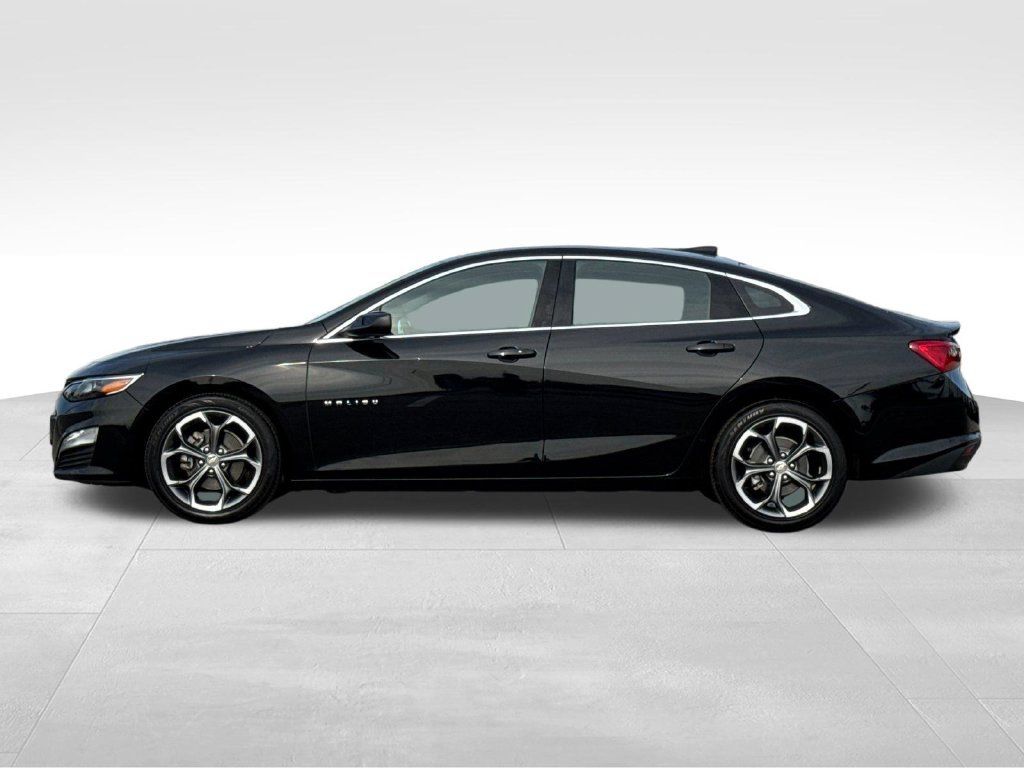 Used 2024 Chevrolet Malibu LT FWD image 2