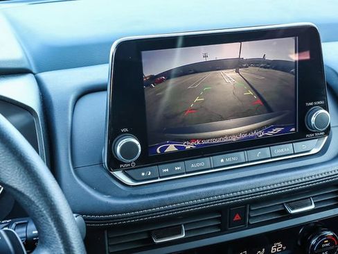 Used 2024 Nissan Rogue SV FWD image 27