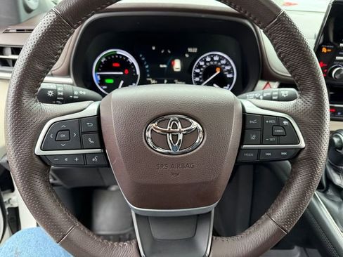 Certified 2021 Toyota Sienna Platinum image 13