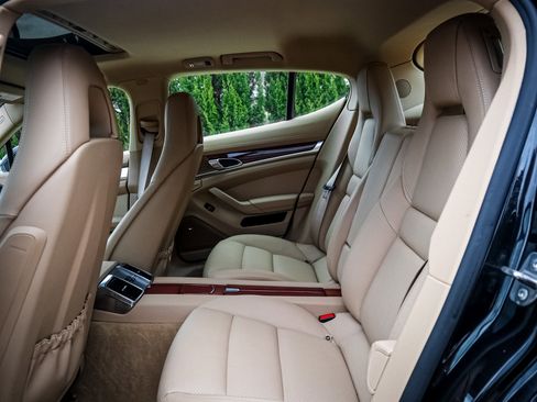 Used 2014 Porsche Panamera S image 8