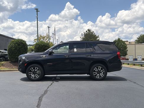 Used 2023 GMC Yukon AT4 w/ AT4 Premium Package AWD/4WD image 13
