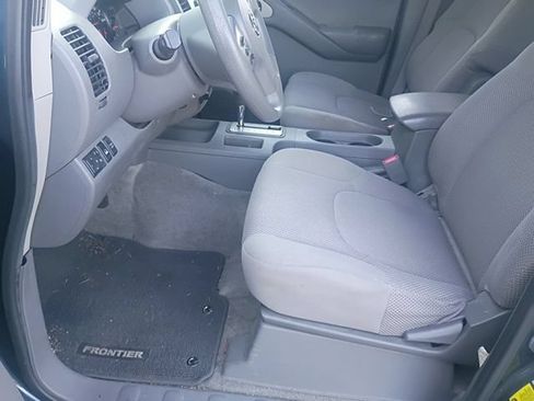 Used 2013 Nissan Frontier SV w/ SV Value Truck Pkg AWD/4WD image 51