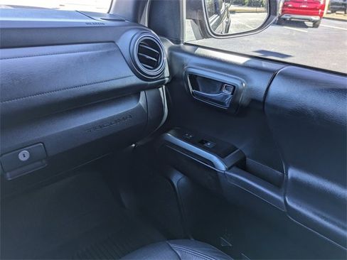 Used 2021 Toyota Tacoma Limited image 16