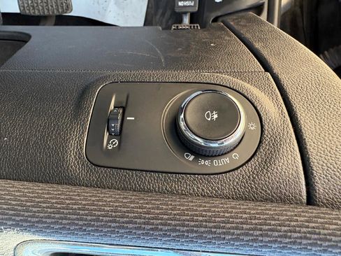 Used 2018 Chevrolet Cruze LT w/ Redline Edition image 19