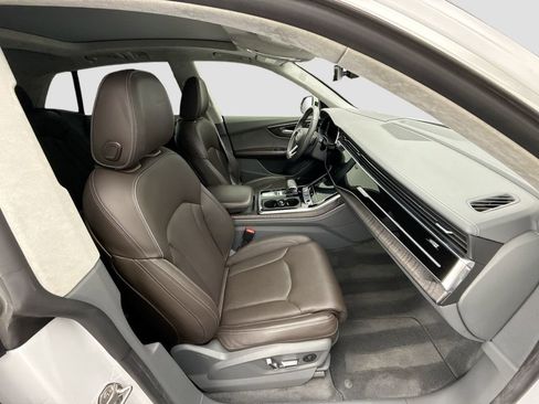 Used 2019 Audi Q8 Prestige w/ Luxury Package image 19
