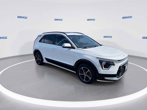 Used 2023 Kia Niro FWD image 2
