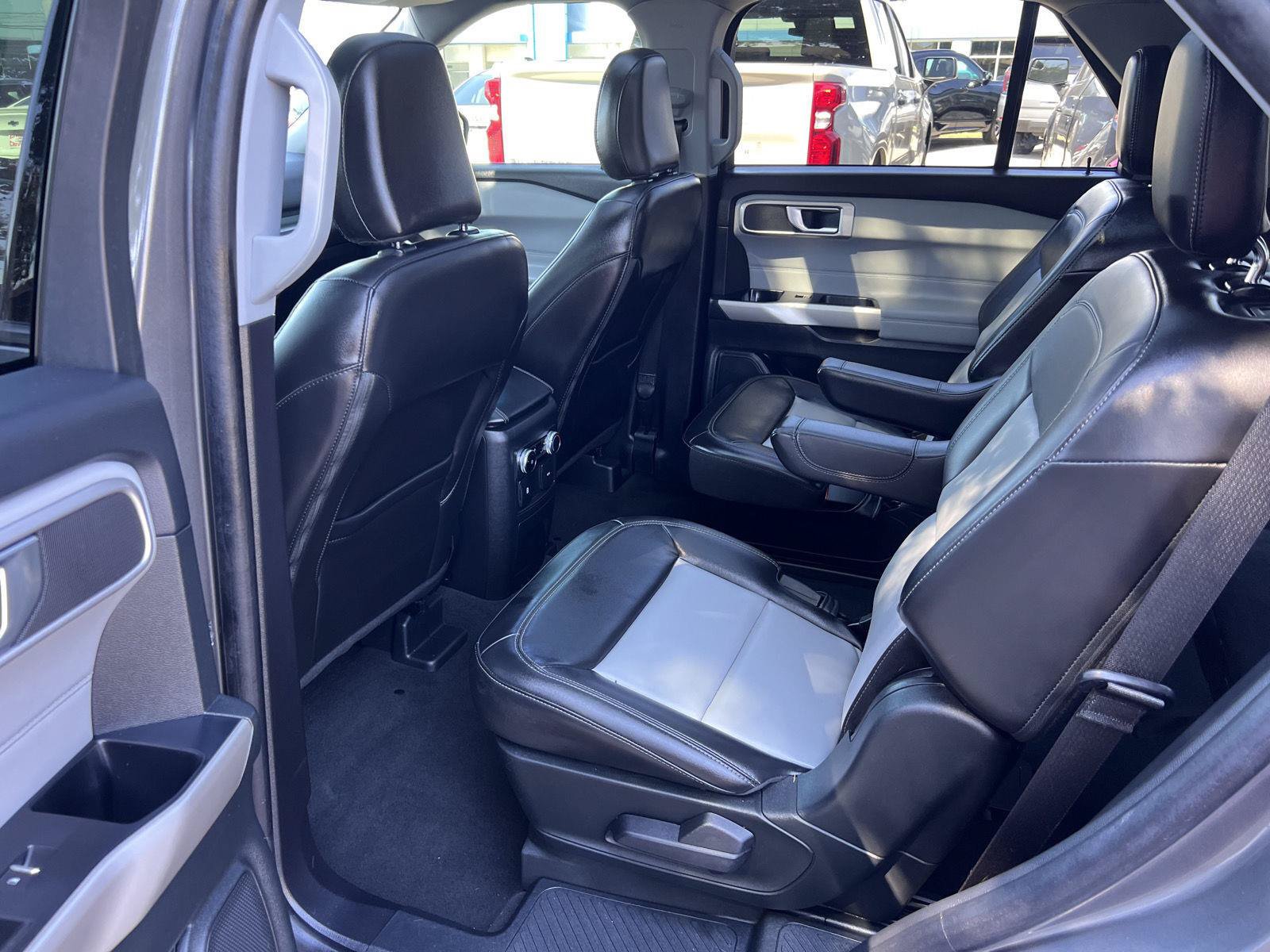 Used 2023 Ford Explorer XLT w/ Equipment Group 202A AWD/4WD image 34