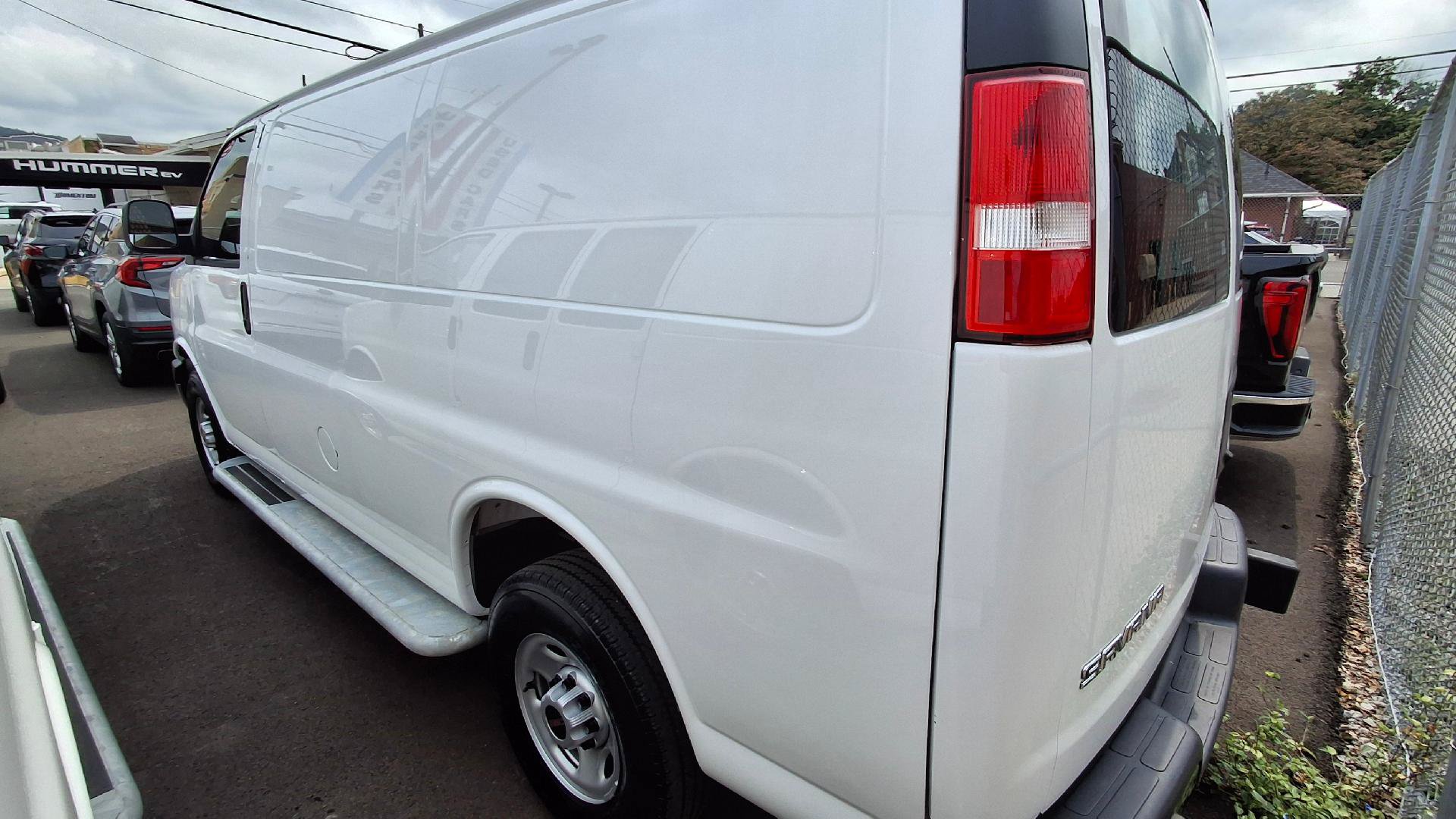 Used 2025 GMC Savana 2500 w/ Driver Convenience Package RWD image 4