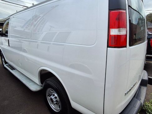 Used 2025 GMC Savana 2500 w/ Driver Convenience Package RWD image 4